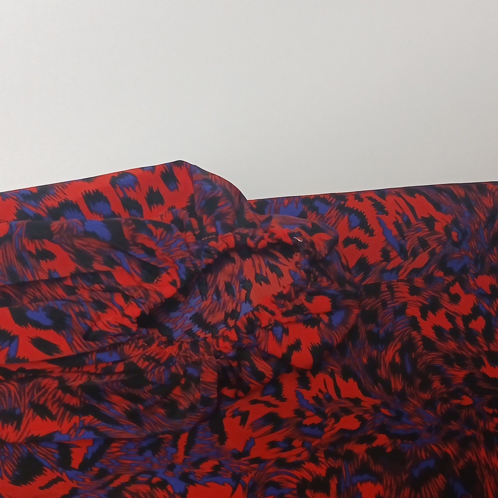 Jodifl Women Vibrant Red Blue Patterned Dress size Medium NWT - Picture 3 of 7